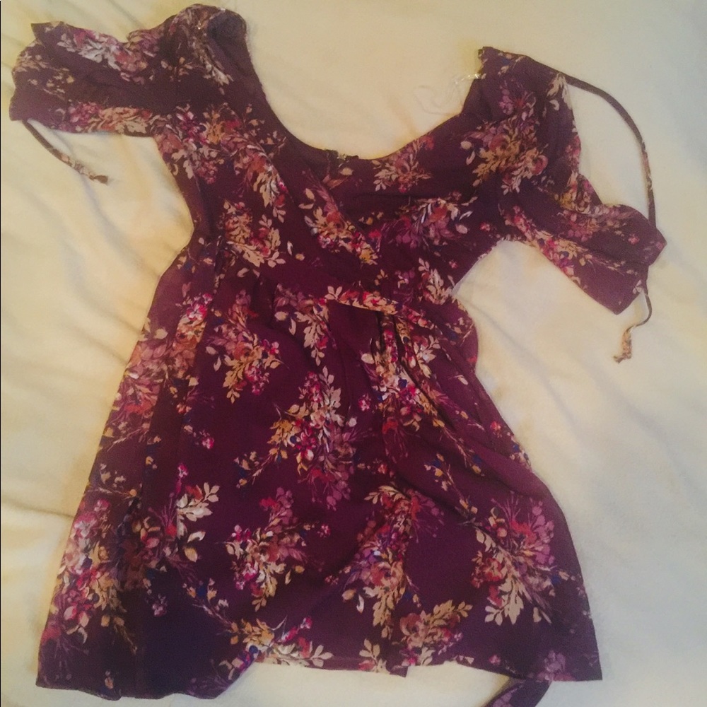 Mid sleeve dress.